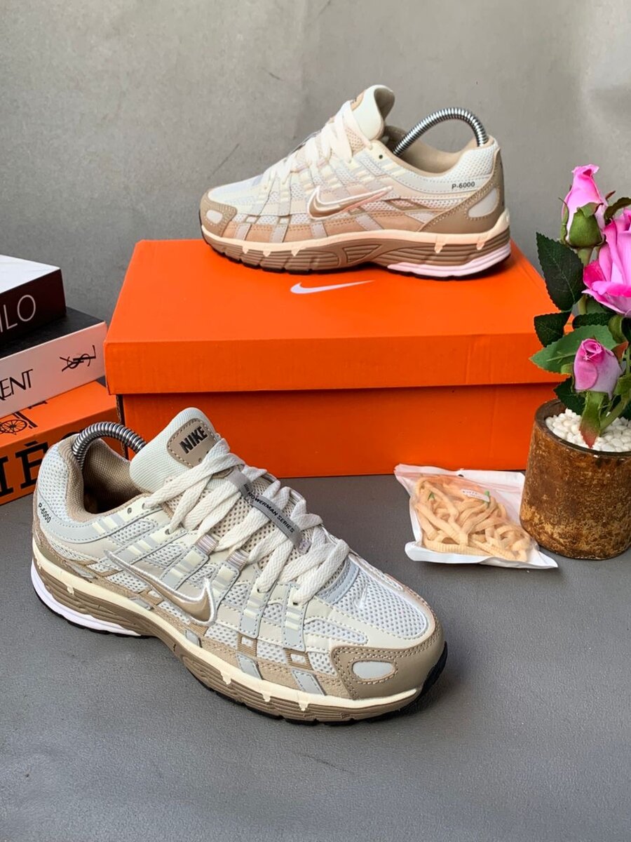 Chaussures de Sport Nike Beige