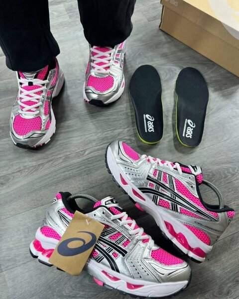 Chaussures de running Asics roses
