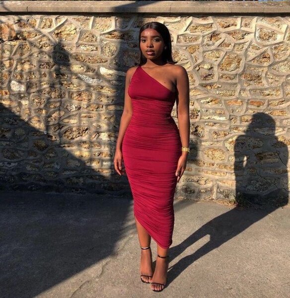 Robe unie asymétrique rouge