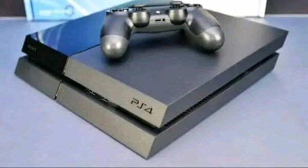 Console Sony PS4 avec manettes