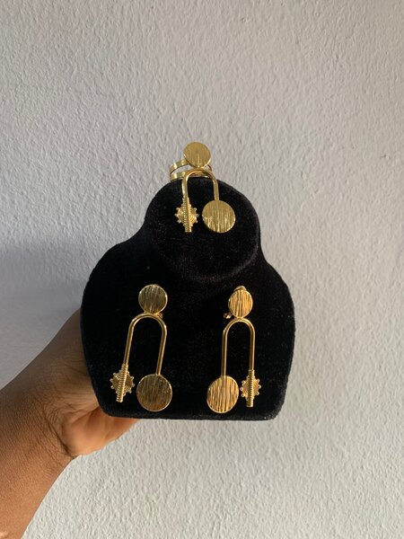 Boucles d'oreilles dorées élégantes