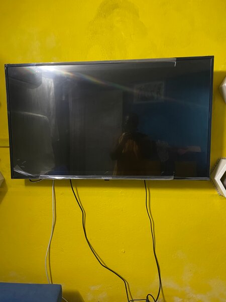 Télévision murale HD 40 pouces