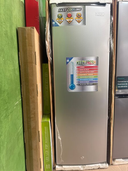 Congélateur vertical moderne