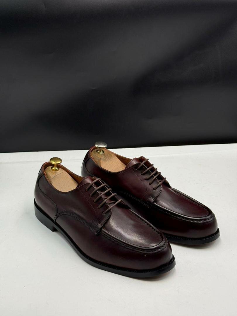 Chaussures en cuir marron élégantes