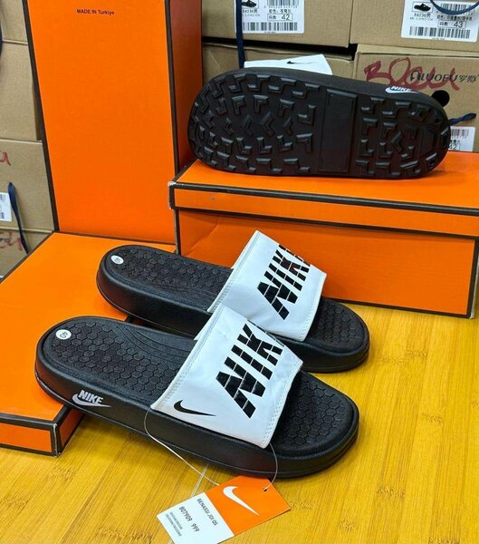 Claquettes Nike confortables hommes