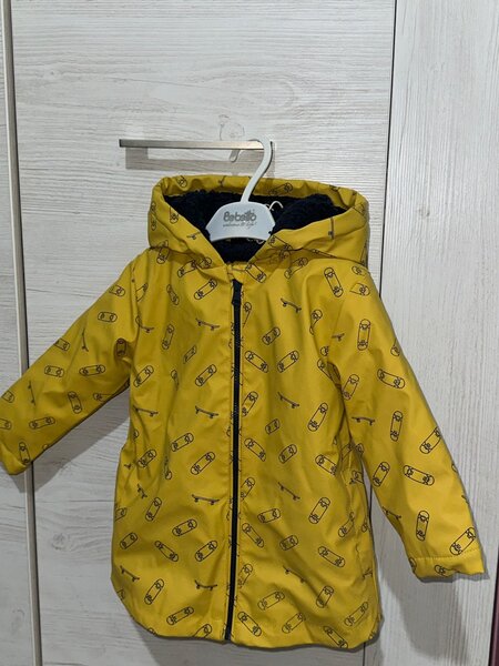 Демисезонная куртка бренда Zippy (для 9-12 месяцев)