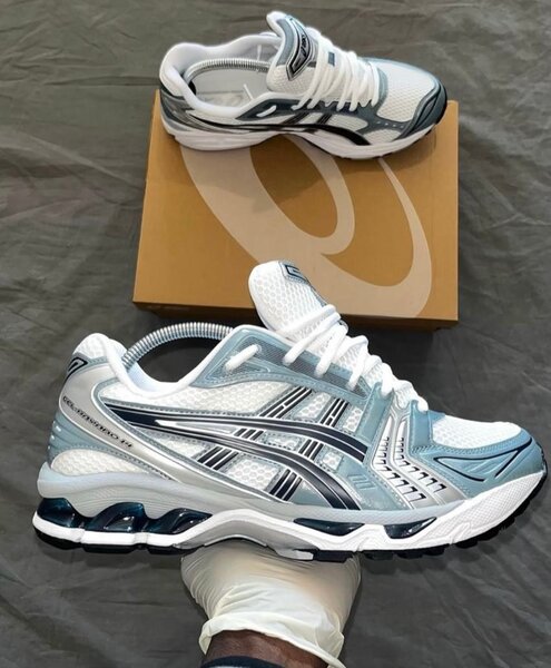 Chaussures de sport modernes