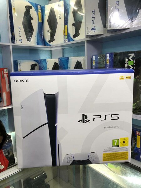 PS5 slim Nouveau dans carton