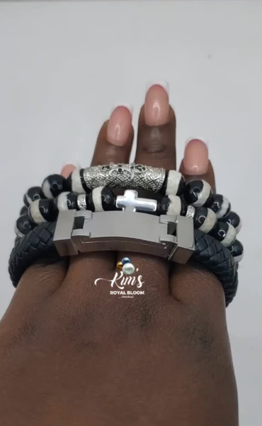 Bracelet with beaded gemstones