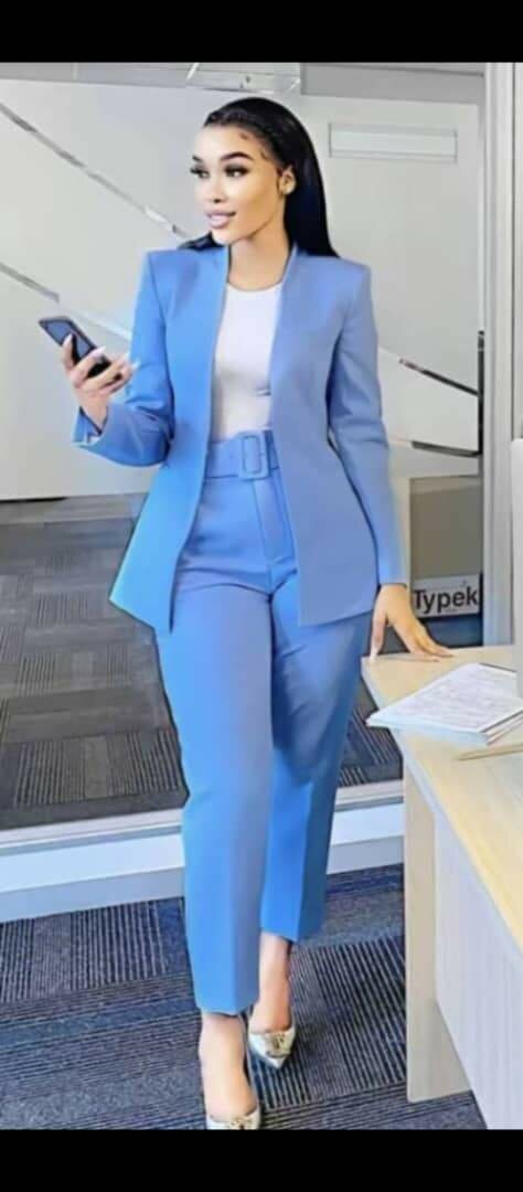 Costume élégant pour femme