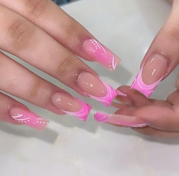 Press on nails de Rachida