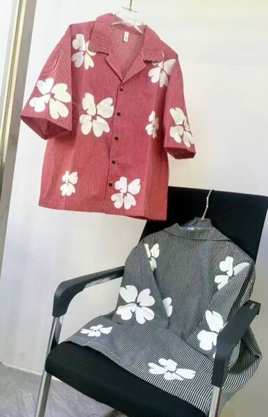 Chemise à fleurs tropicales