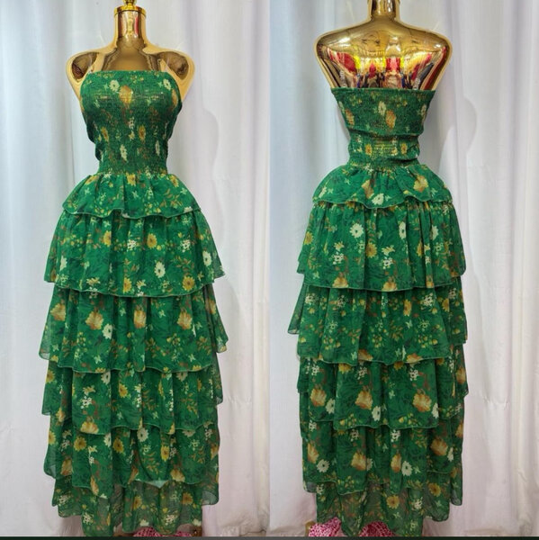 Robe longue verte à volants