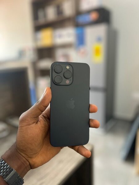 15 pro max 256gig eSim unlock