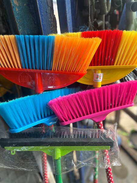 Balais colorés multifonctions