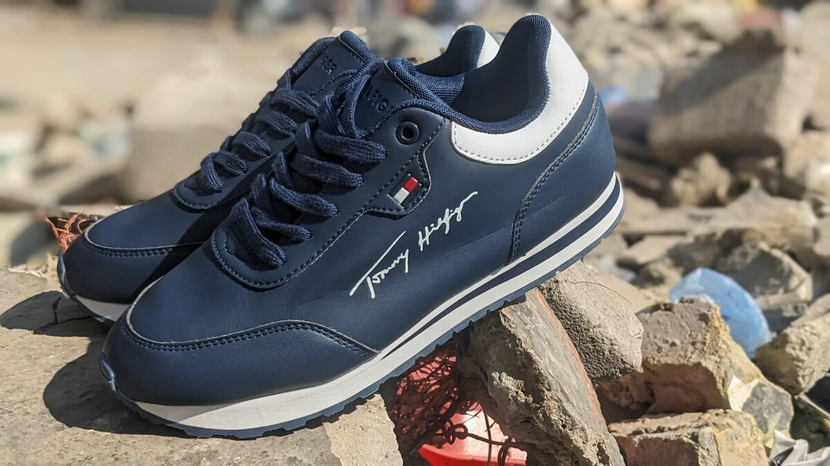 Tommy hilfiger k830.size 40-43