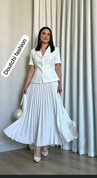 Jupe plissée blanche élégante