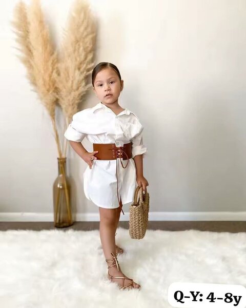 Robe blanche enfant élégante