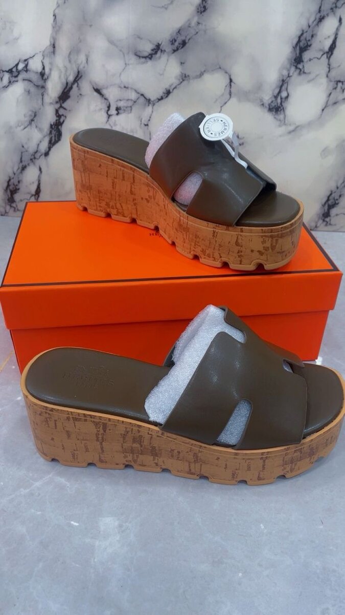 Sandales compensées élégantes