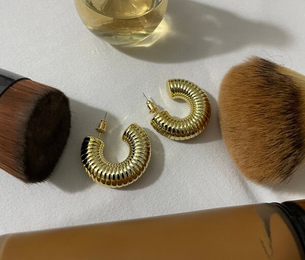 Boucles d'oreilles dorées élégantes