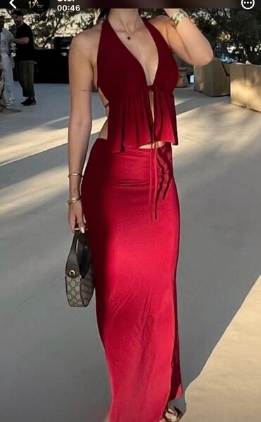 Robe longue rouge élégante