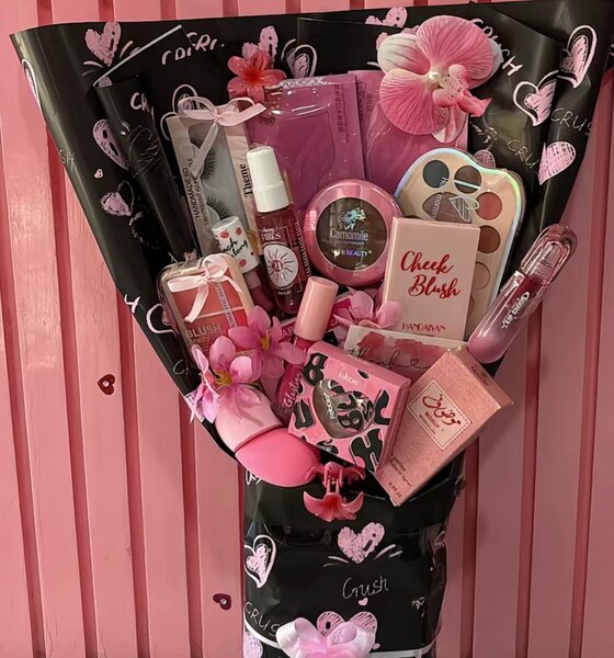 Bouquet de produits de beauté roses