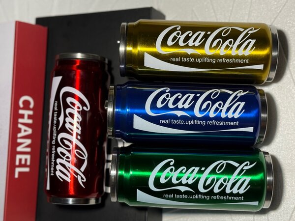 Canettes colorées Coca-Cola