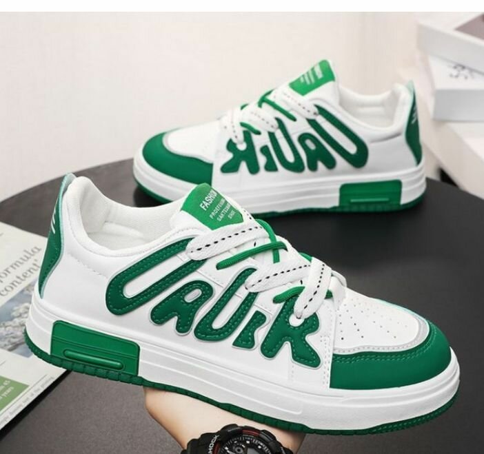 CLASSIC SNEAKERS