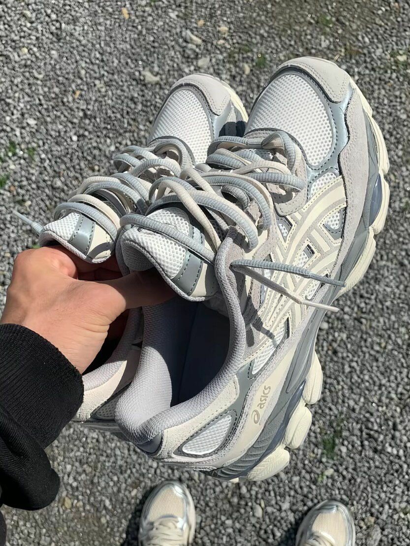 Asics  Baskets Homme Gris