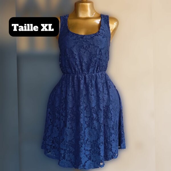 Robe en dentelle bleue XL