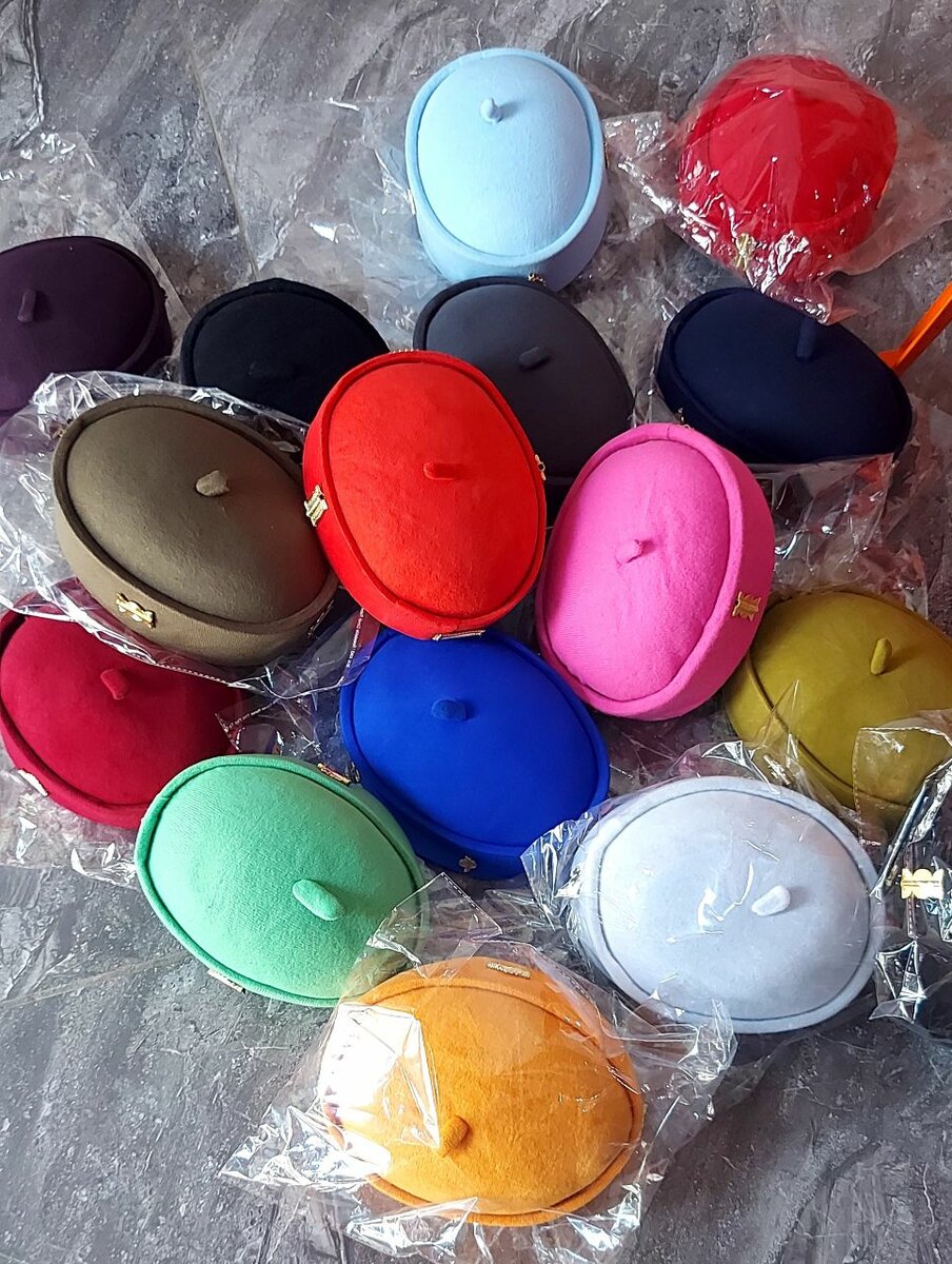 Chapeaux de cérémonies Africaines