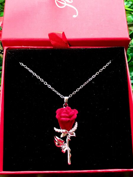 Pretty necklaces for ladies