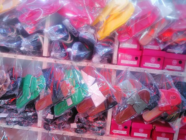 Chaussures pour femmes - Sandales et mules