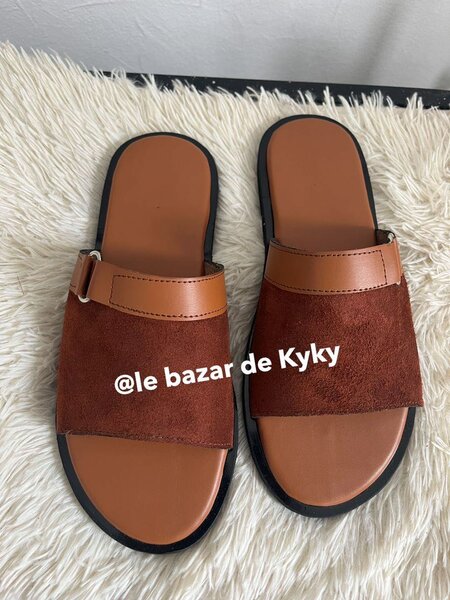 Sandales en cuir et en daim