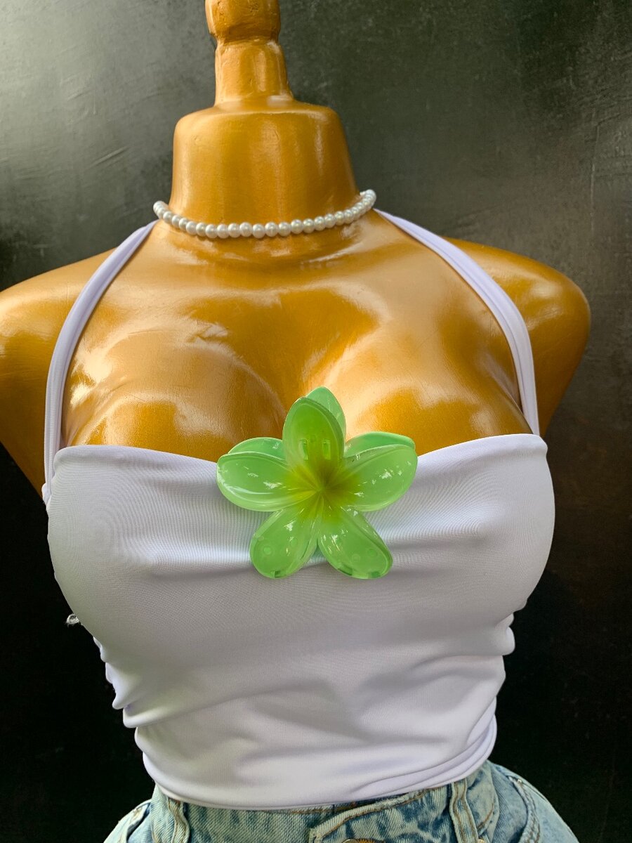 Haut dos nu femme fleurie