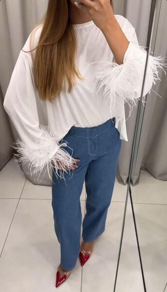 Кофта с перьями