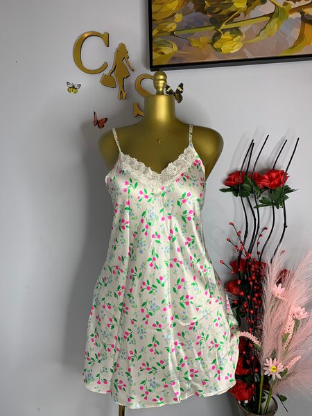 Robe de nuit en satin élégante