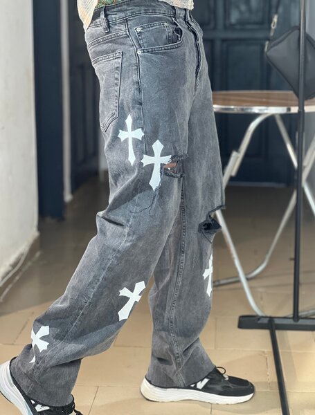 Jean déchiré croix style