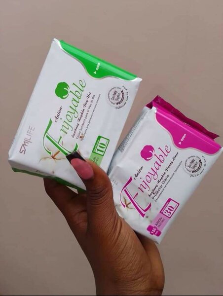 SERVIETTE HYGIÉNIQUE ET PROTÈGE SLIPS À BASE D'ANION