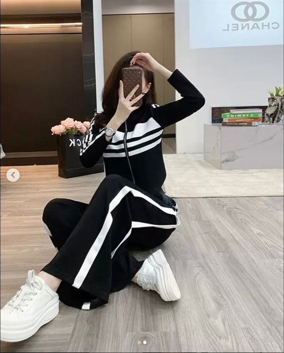 Женский спортивный костюм