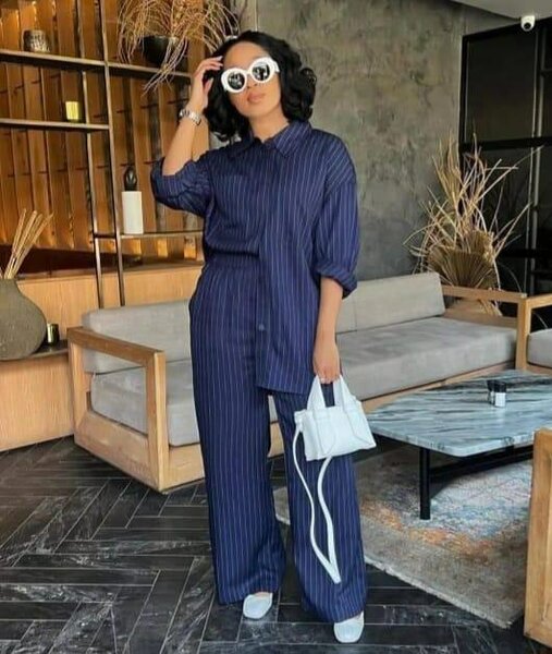 Ensemble pantalon et chemise rayé bleu marine femme