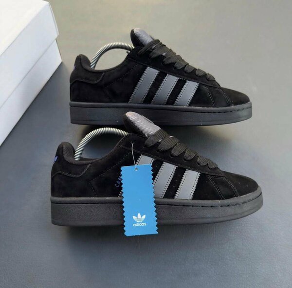 Baskets noires Adidas classiques