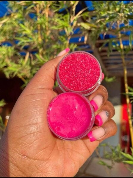 Gommage et crème lèvre rose