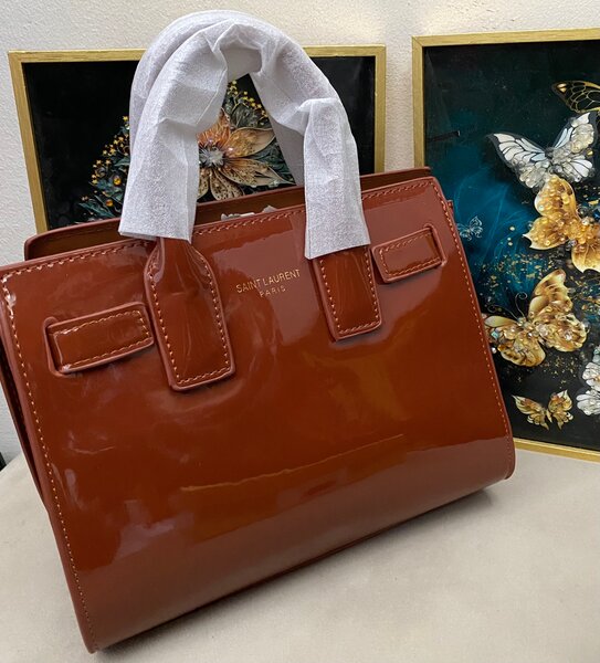 Sac à main en cuir verni