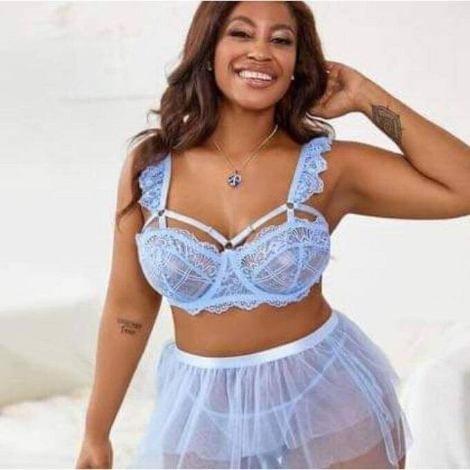 Ensemble de lingerie bleu dentelle