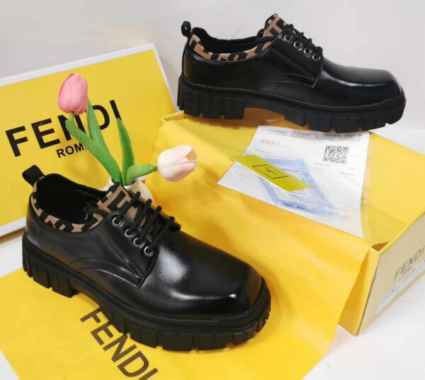 Soulier Fendi