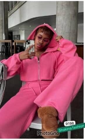 Ensemble jogging rose tendance