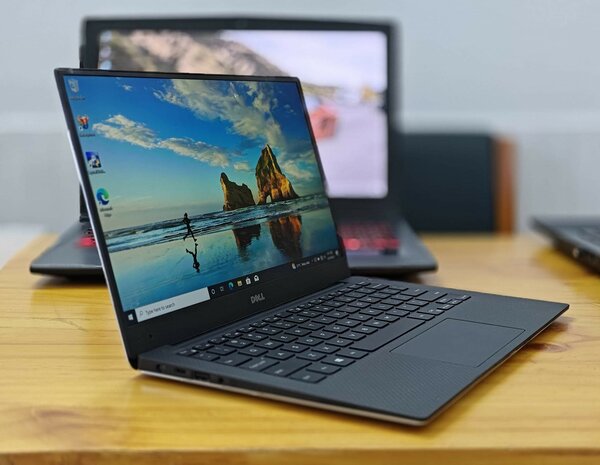 DELL XPS 9350 CORE I7 256GB 8GB