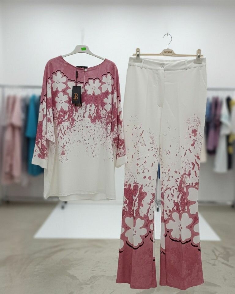 Ensemble floral rose tendance