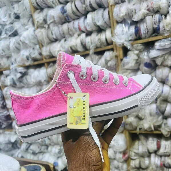 Chaussures en toile rose